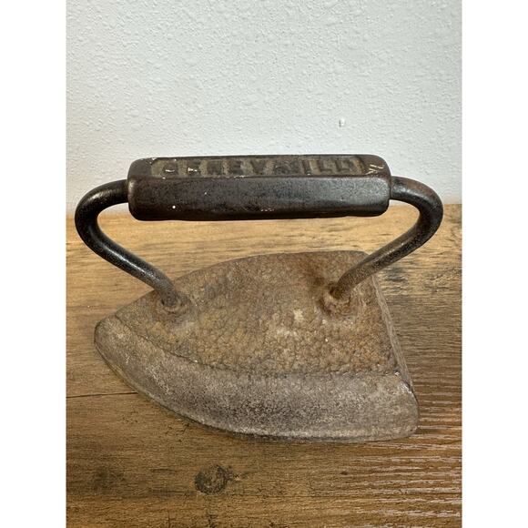 Antique CHEVALLI Cast Iron Sad Iron Primitive Laundry Tool main image 6
